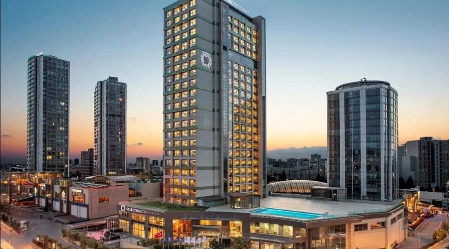 Selectum City Ataşehir hotel exterior at dusk